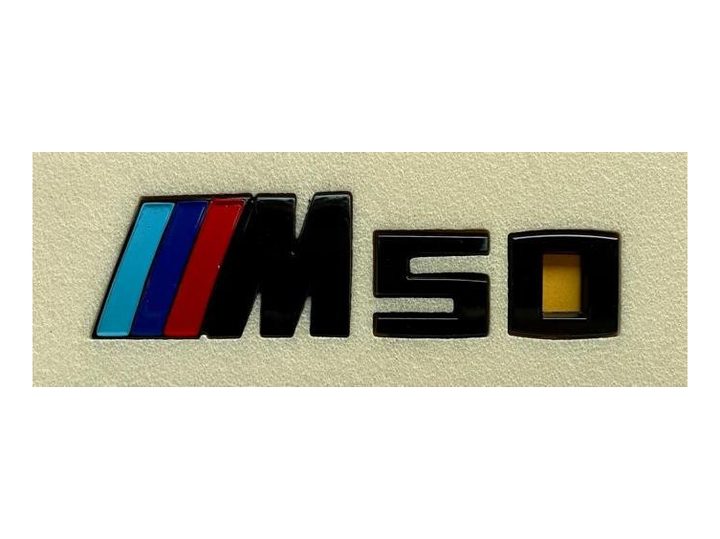 Yazı M50 Siyah – BMW